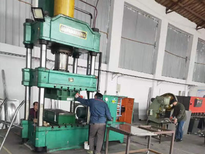 大面积的厂房仓库